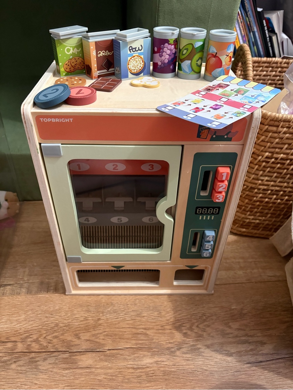 Wooden Toy Vending Machine Playset - Picture 2 of 4